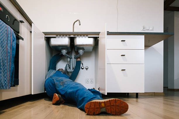Professional Emergency Plumber technician working in Olympia Fields, IL